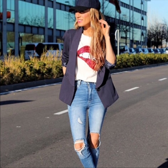 🎉HP🎉 5⭐️ Red Lips Glitter Tee Shirt/ Top - Picture 3 of 7